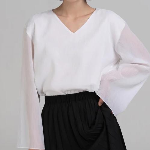 Áo cổ chữ V tay rộng